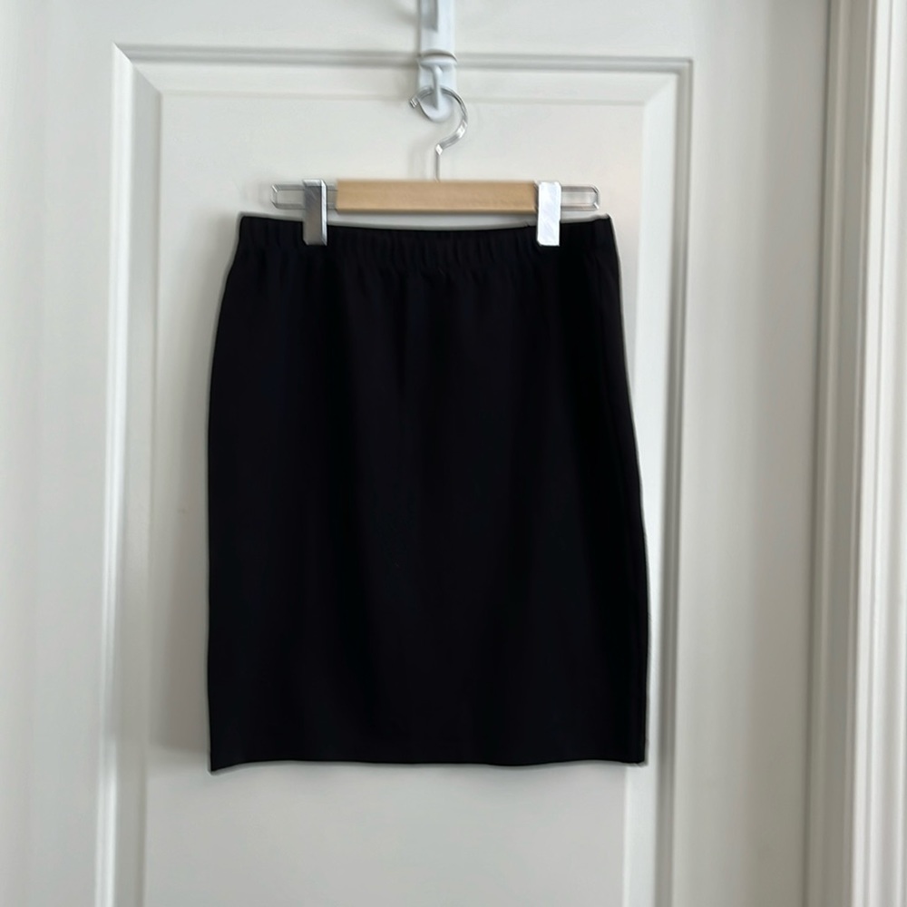 Velvet by Graham & Spencer pull on skirt size medium